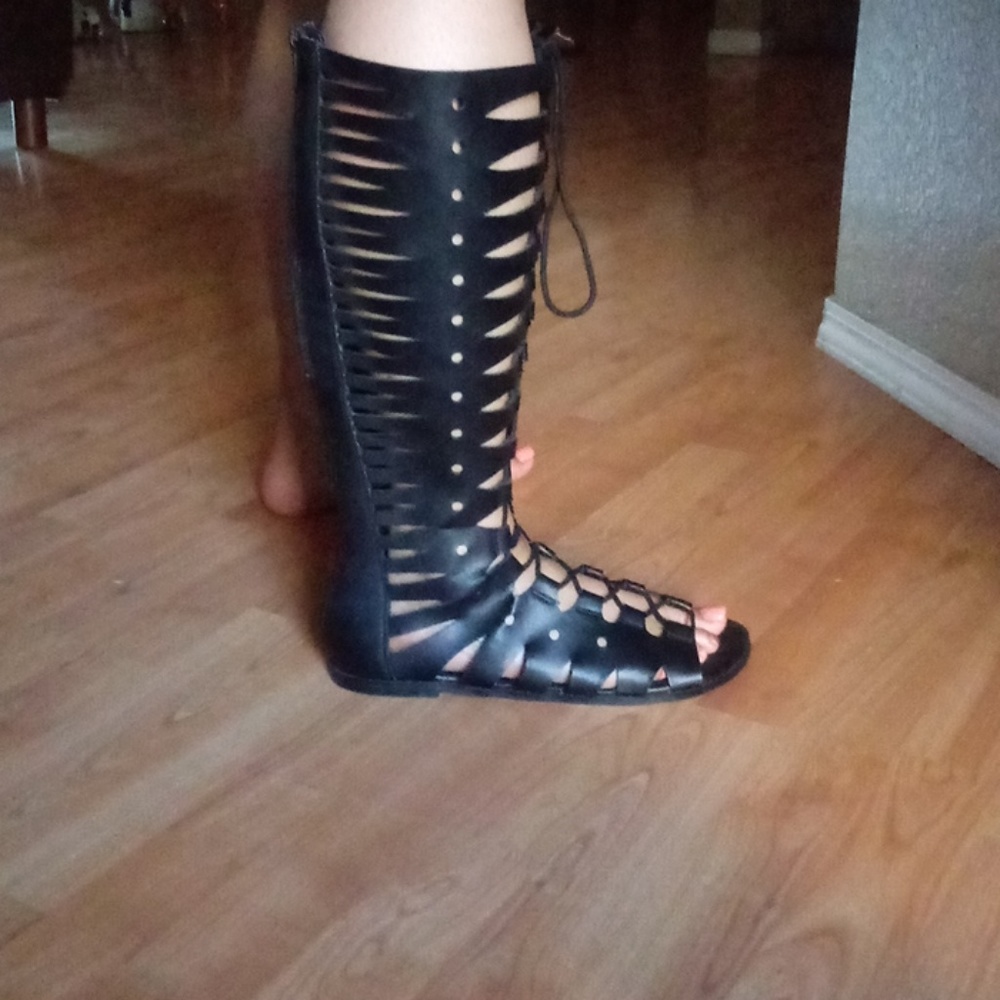 Torrid knee black sandals